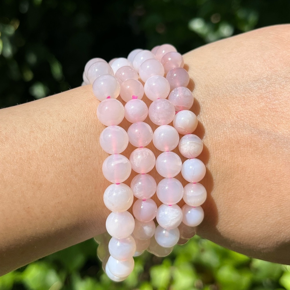 8mm stretchable carmine agate bracelet